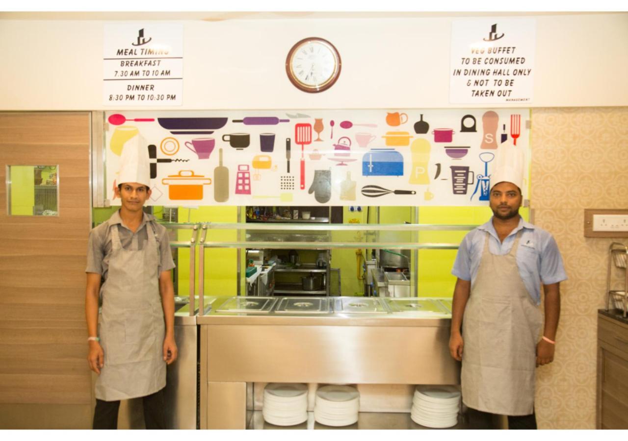 Ashok Deluxe Apartments, Marol Andheri East มุมไบ ภายนอก รูปภาพ